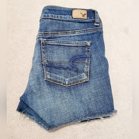 American Eagle Super Stretch Denim Shorts Women’s Size 4 Blue Frayed Hem Classic - Picture 3 of 11
